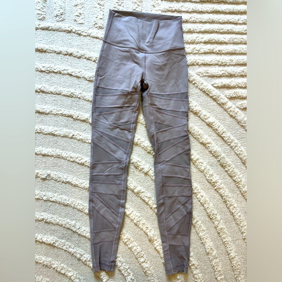 EUC lululemon size 4 luon bandage leggings - Picture 1 of 4